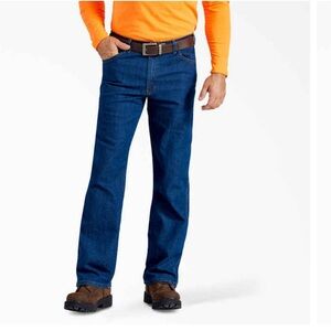 Dickies men’s relaxes fit jeans in dark wash